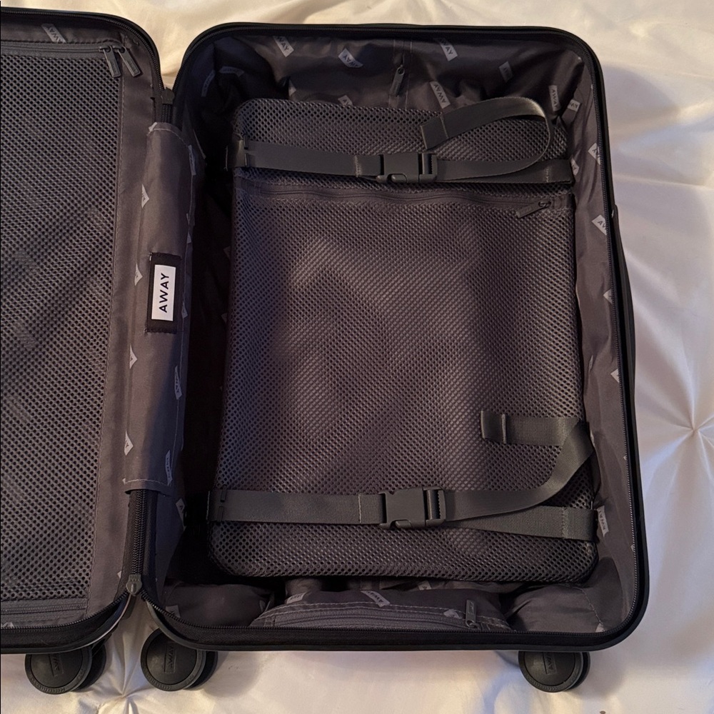 AWAY Millennial Pink Bigger Carry On Suitcase - Picture 9 of 9